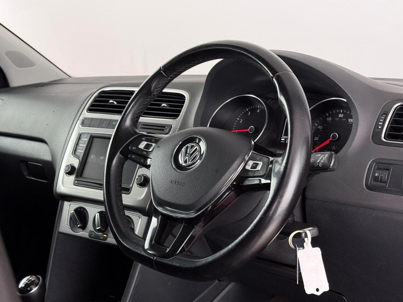 Volkswagen Polo thumbnail Steering Wheel