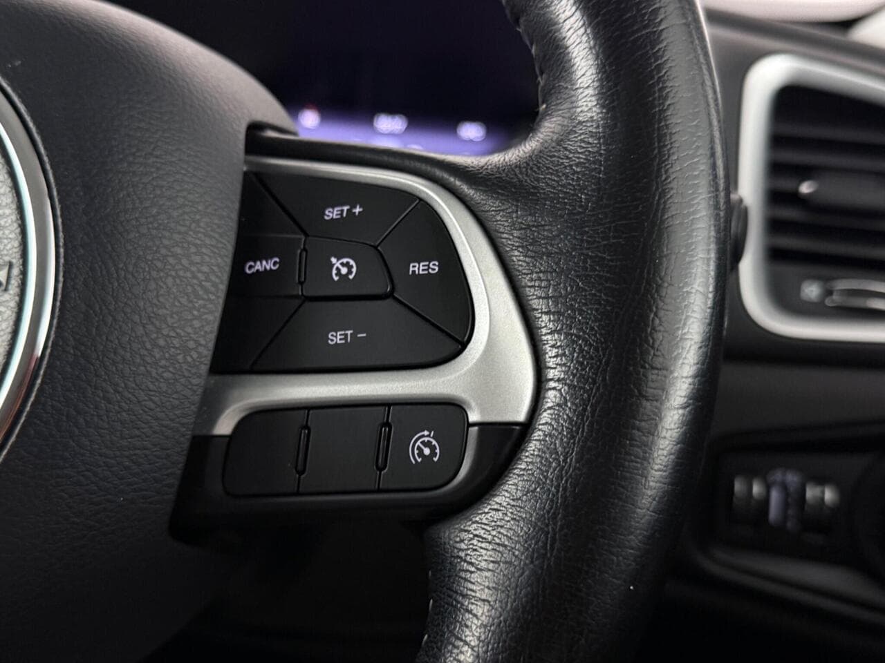 Jeep Renegade thumbnail Misc Controls