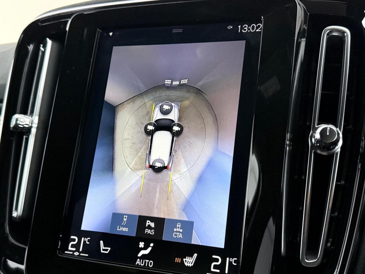 Volvo XC40 thumbnail Infotainment System