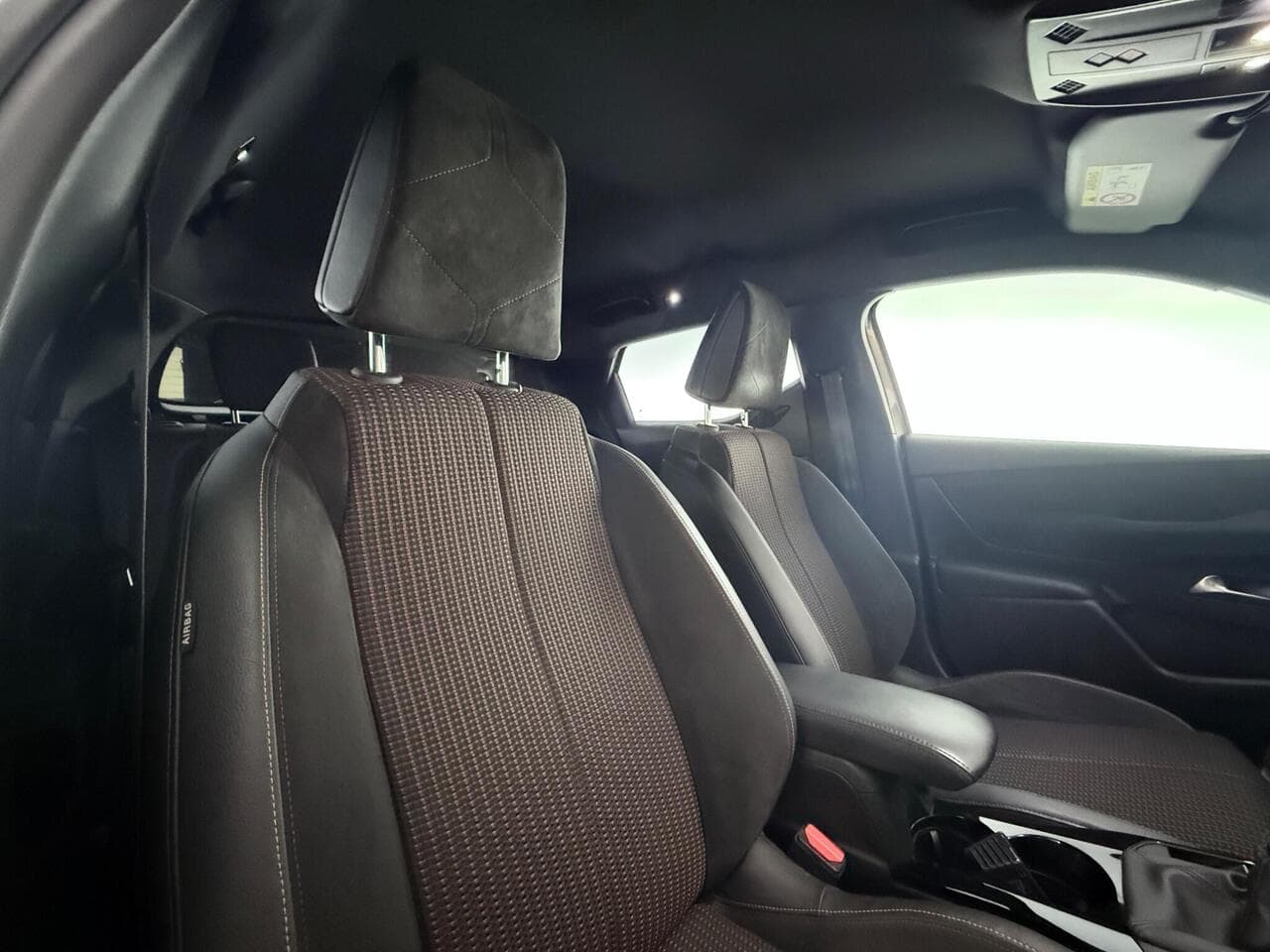 DS AUTOMOBILES DS 3 CROSSBACK thumbnail Seat Driver