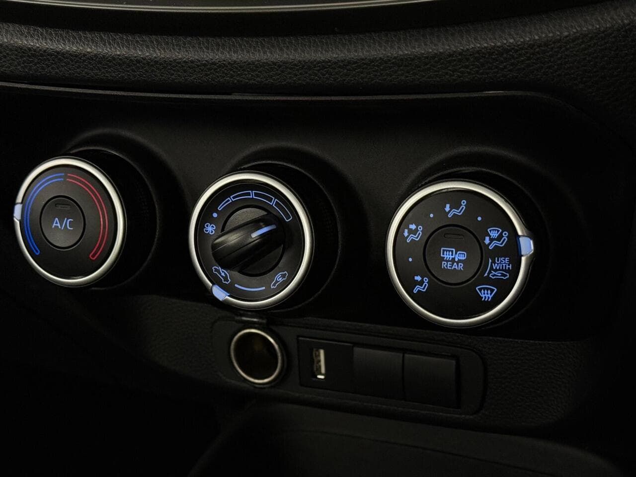Toyota Aygo X thumbnail Misc Controls