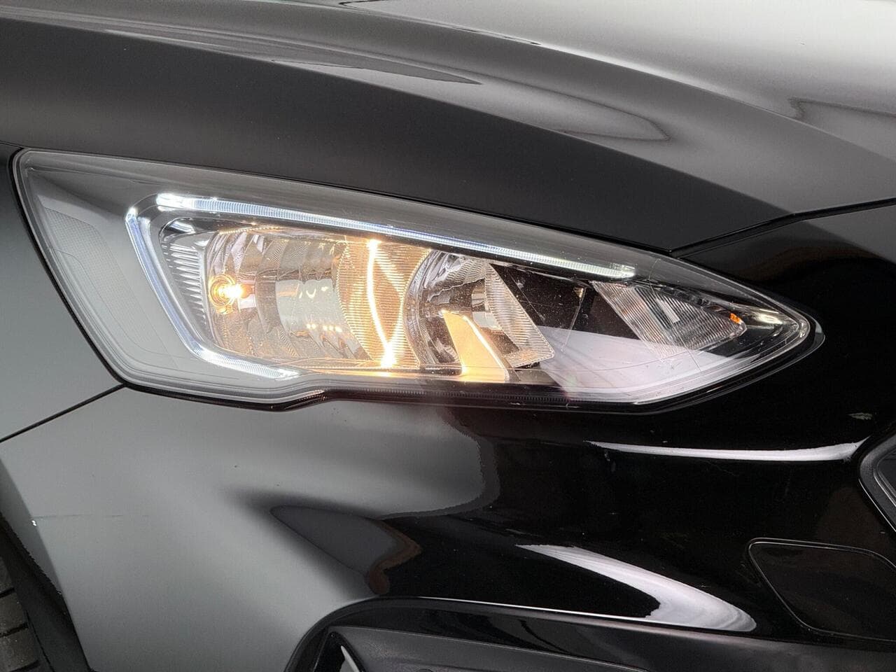 Ford Focus thumbnail Lights Front