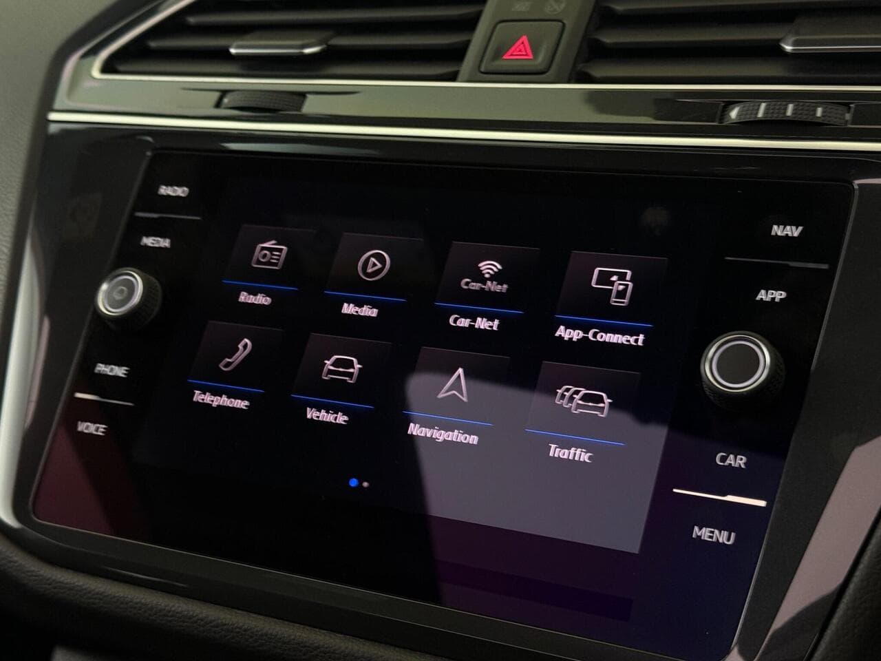 Volkswagen Tiguan thumbnail Infotainment System