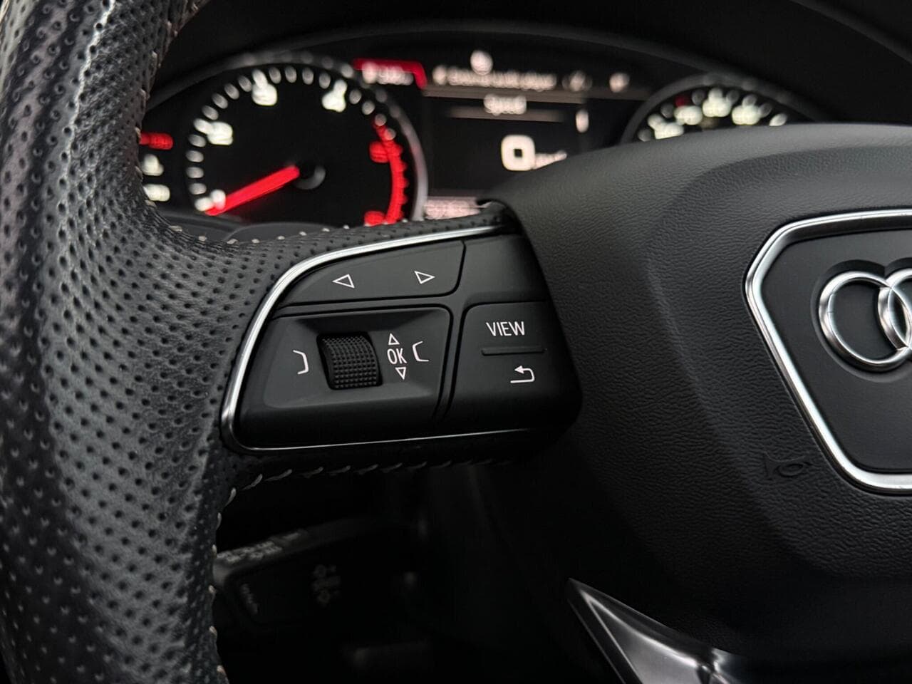 Audi Q5 thumbnail Misc Controls