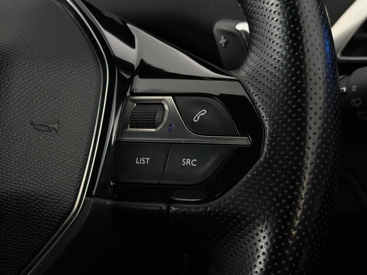 Peugeot 3008 thumbnail Misc Controls