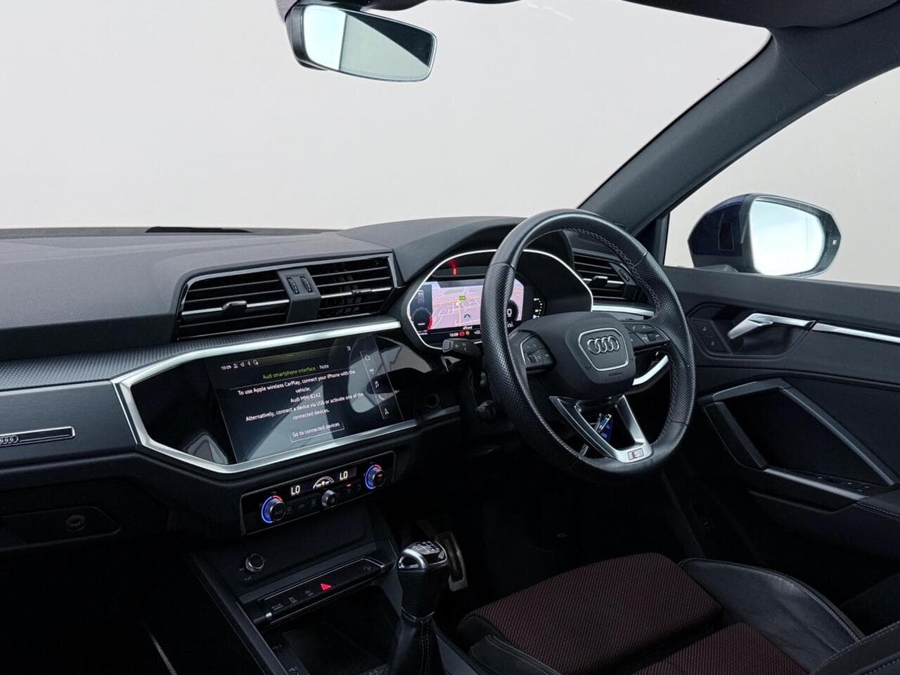 Audi Q3 thumbnail Interior Front