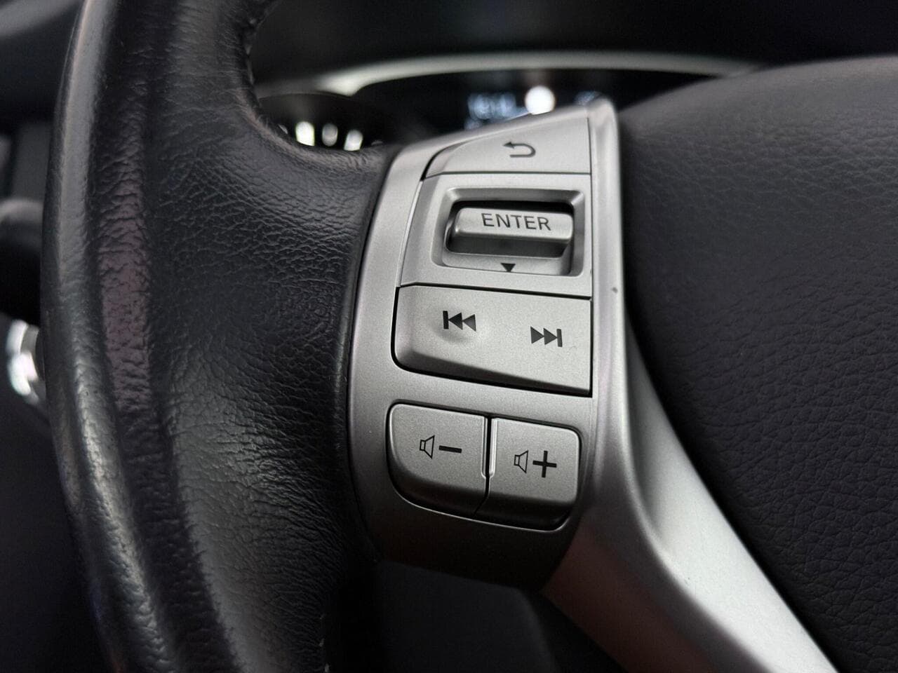 Nissan X-Trail thumbnail Misc Controls