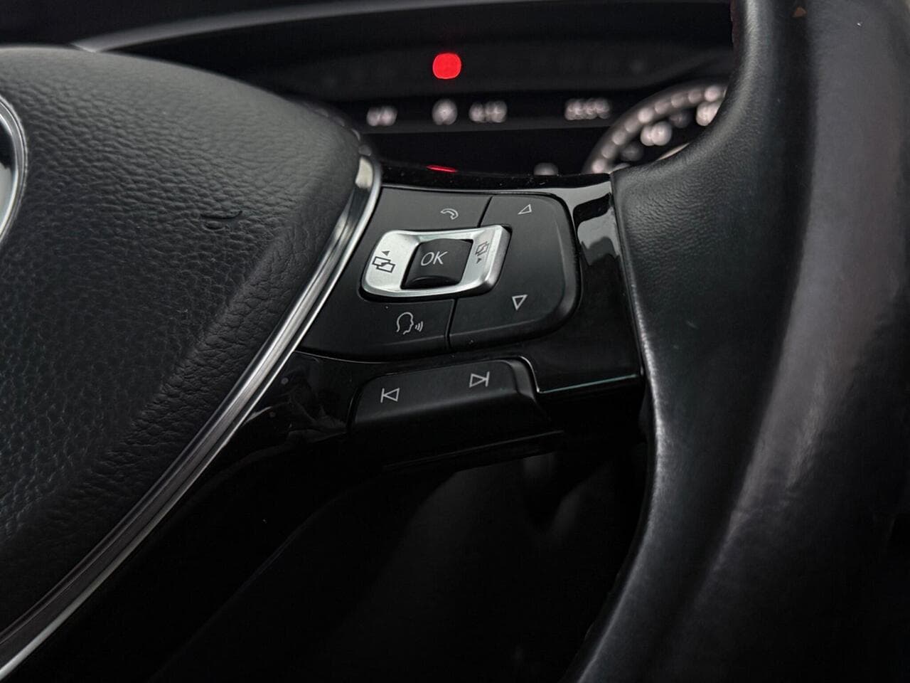 Volkswagen Tiguan thumbnail Misc Controls