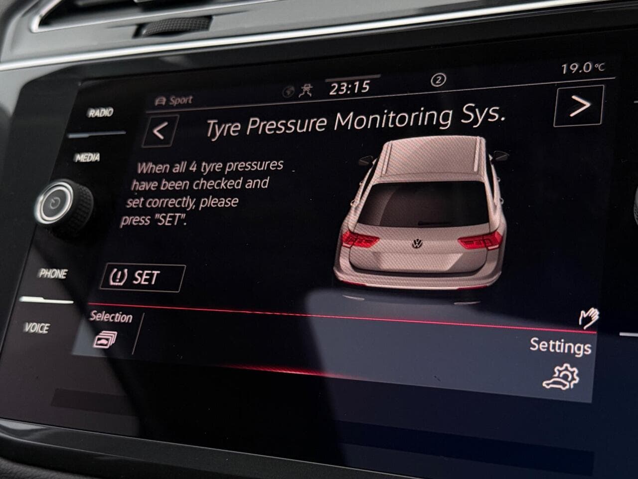 Volkswagen Tiguan Allspace thumbnail Infotainment System
