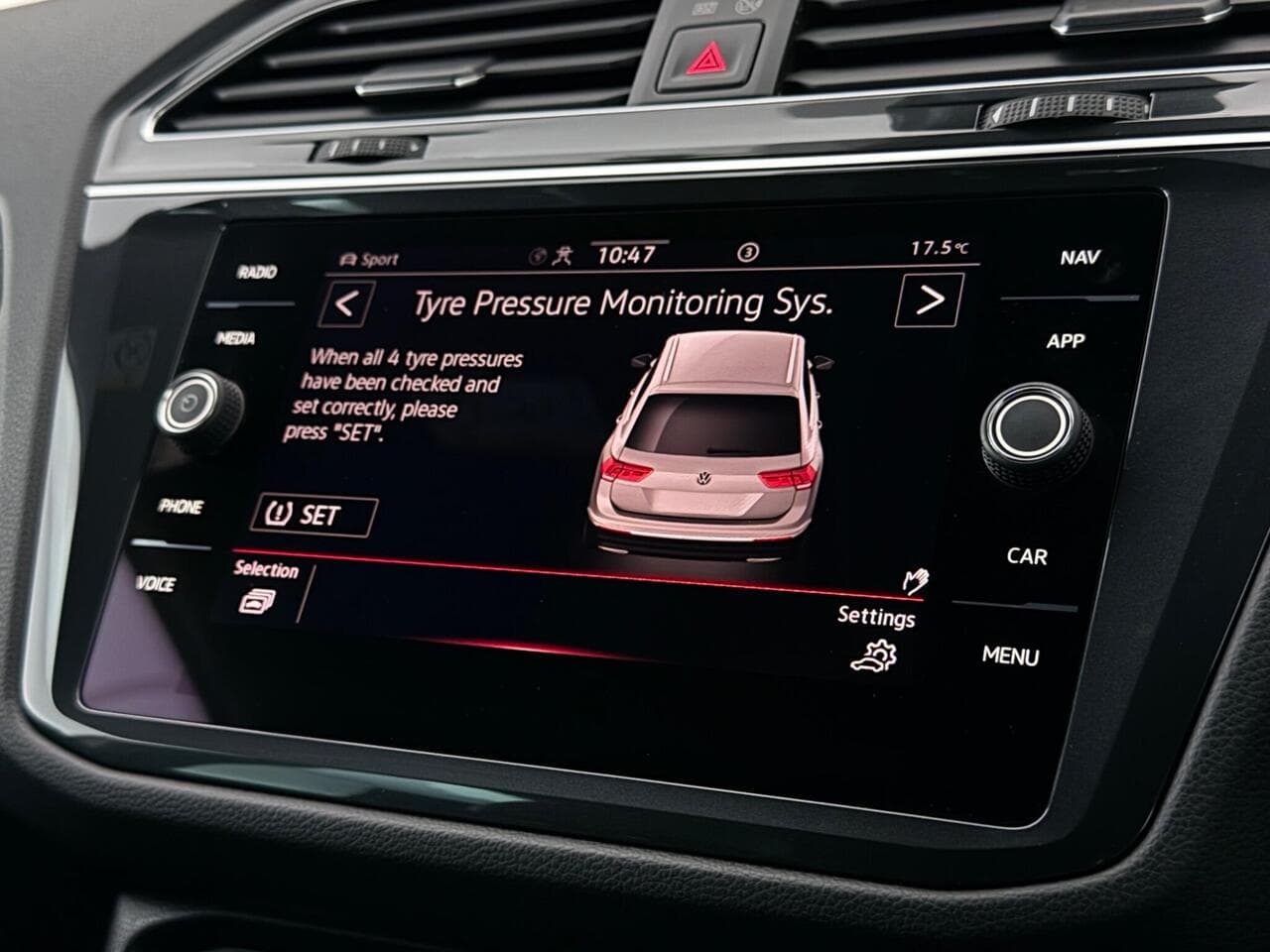 Volkswagen Tiguan thumbnail Infotainment System