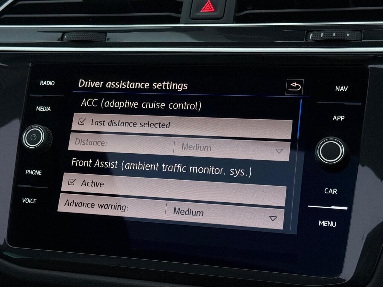 Volkswagen Tiguan thumbnail Infotainment System