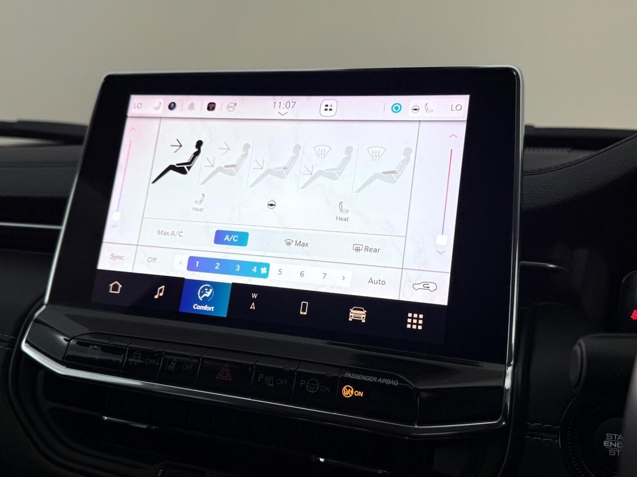Jeep Compass thumbnail Infotainment System