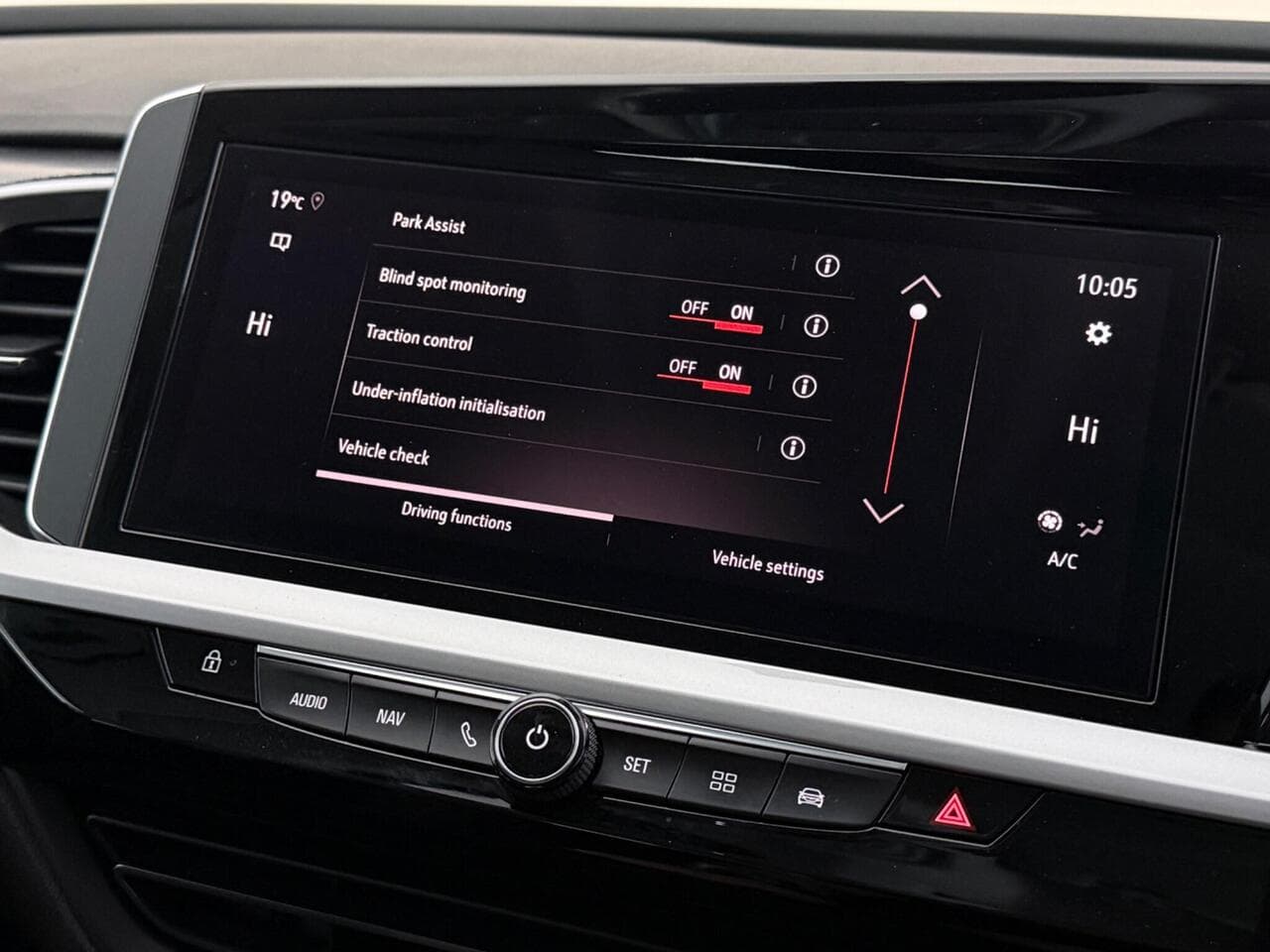 Vauxhall Grandland thumbnail Infotainment System