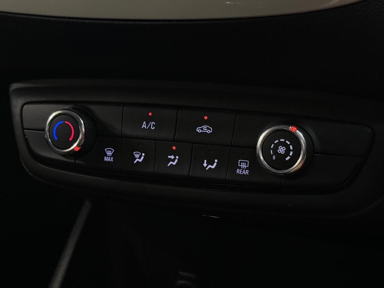 Vauxhall Crossland X thumbnail Misc Controls
