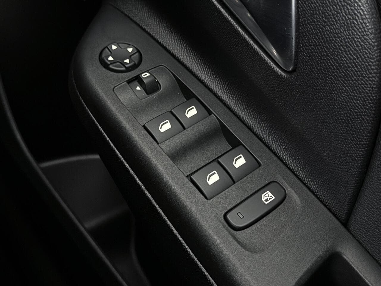 Vauxhall Corsa thumbnail Misc Controls