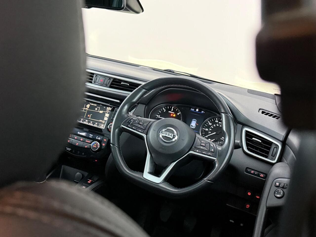 Nissan Qashqai thumbnail Interior Front