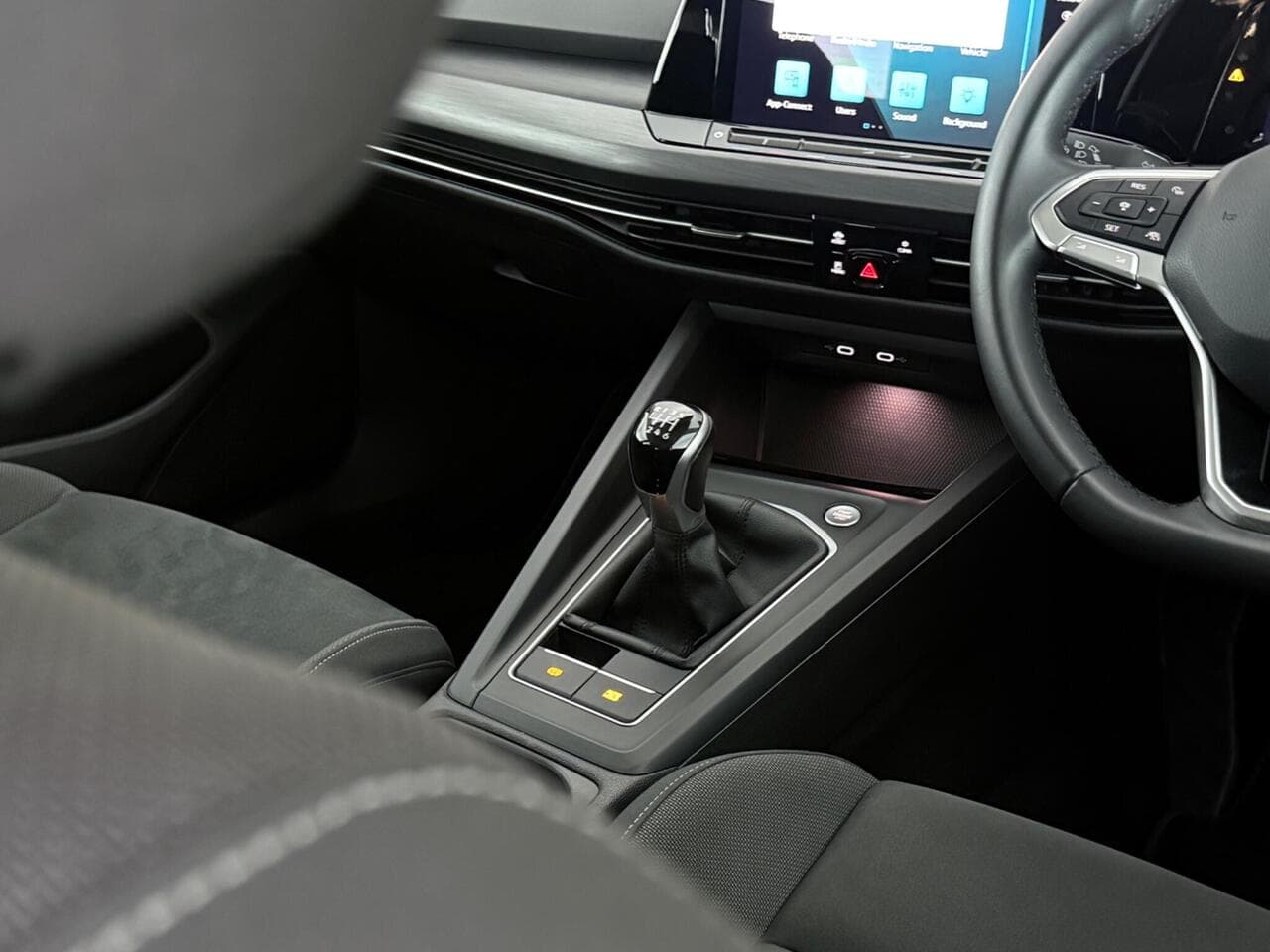 Volkswagen Golf thumbnail Interior Front