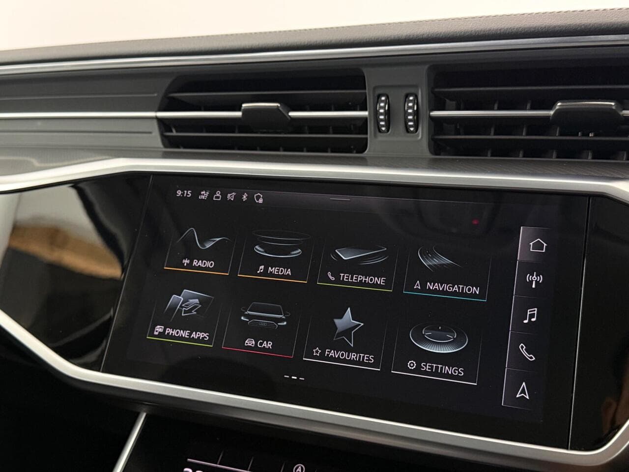 Audi A6 Avant thumbnail Infotainment System