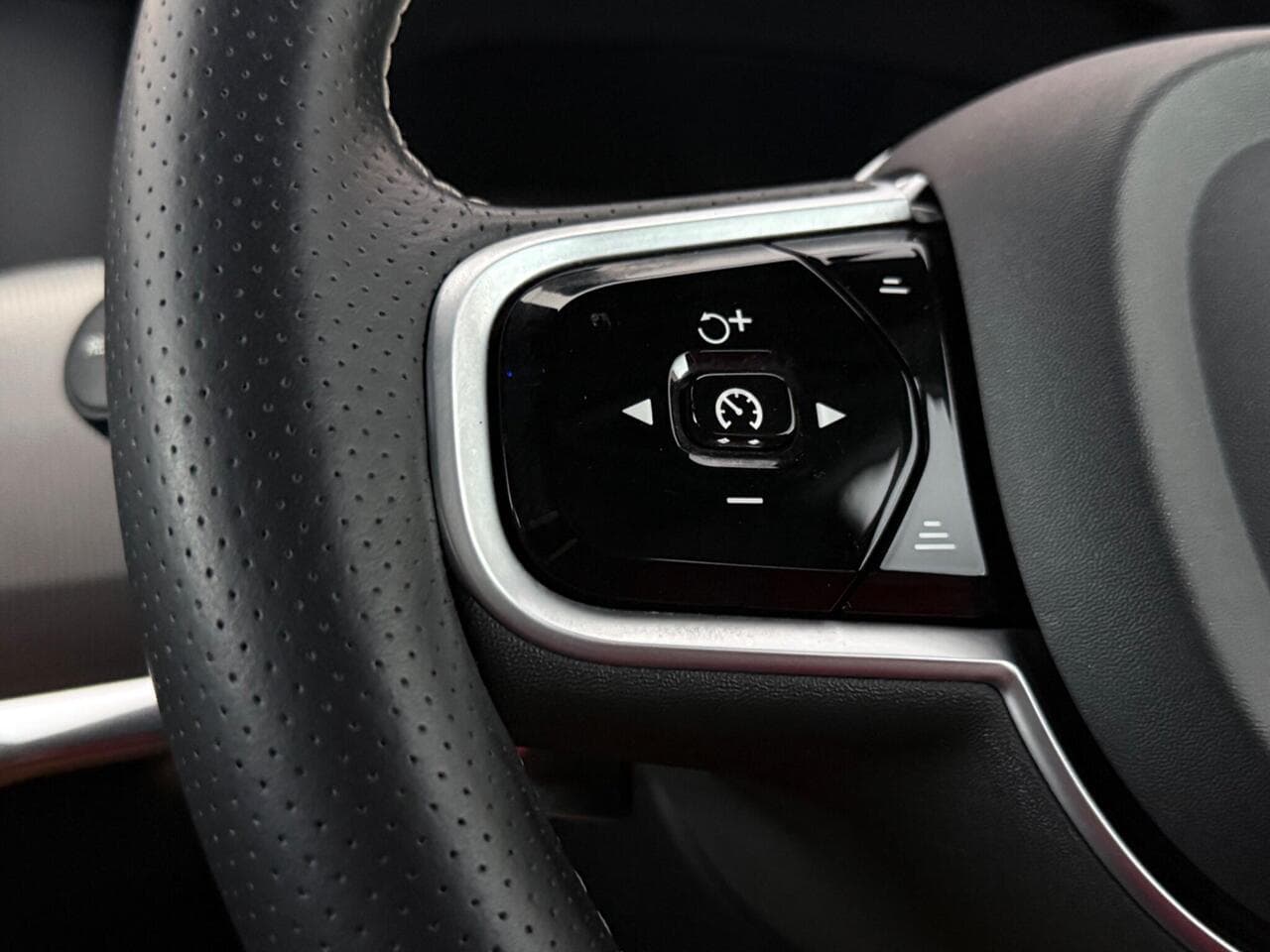 Volvo S90 thumbnail Misc Controls