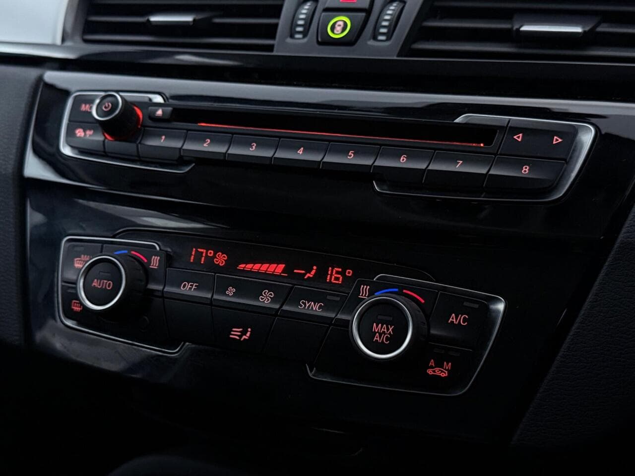 BMW X1 thumbnail Infotainment System