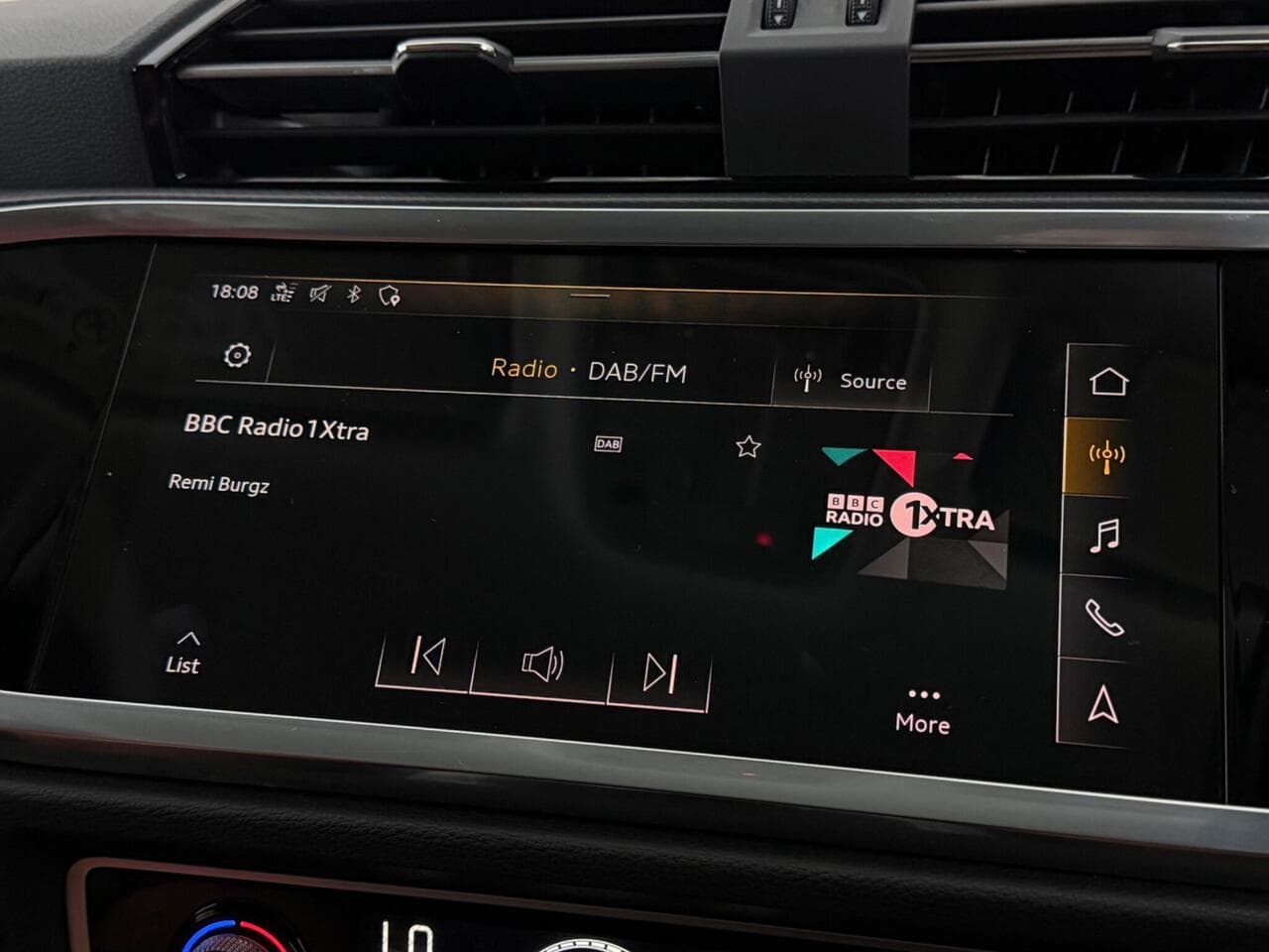 Audi Q3 thumbnail Infotainment System