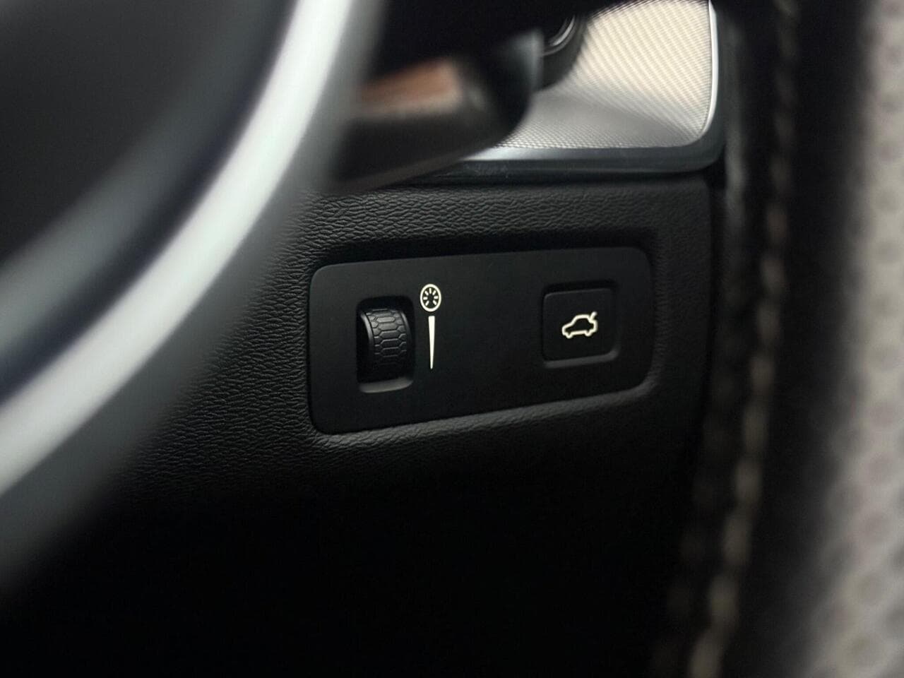 Volvo XC60 thumbnail Misc Controls
