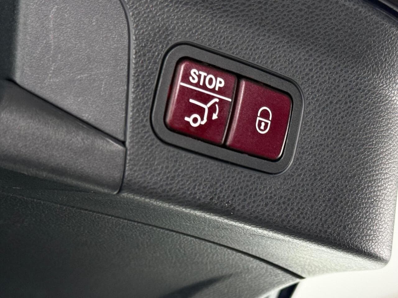 Mercedes-Benz GLC thumbnail Misc Controls