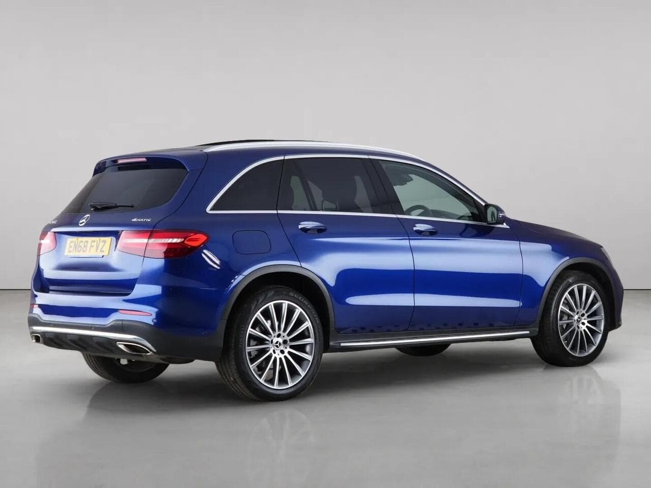 Mercedes-Benz GLC thumbnail Side Right