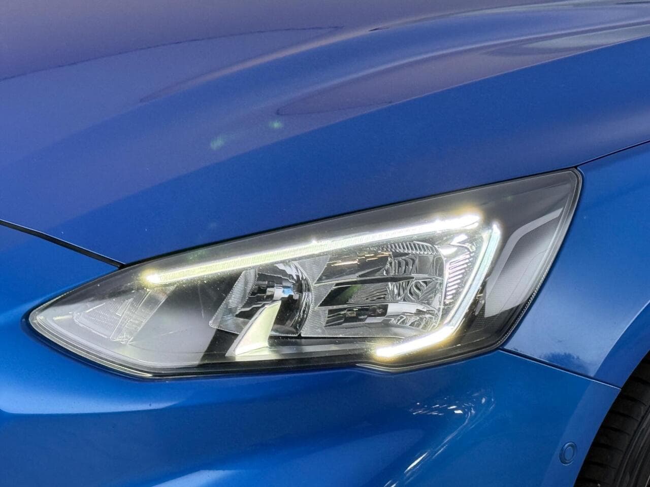 Ford Focus thumbnail Lights Front