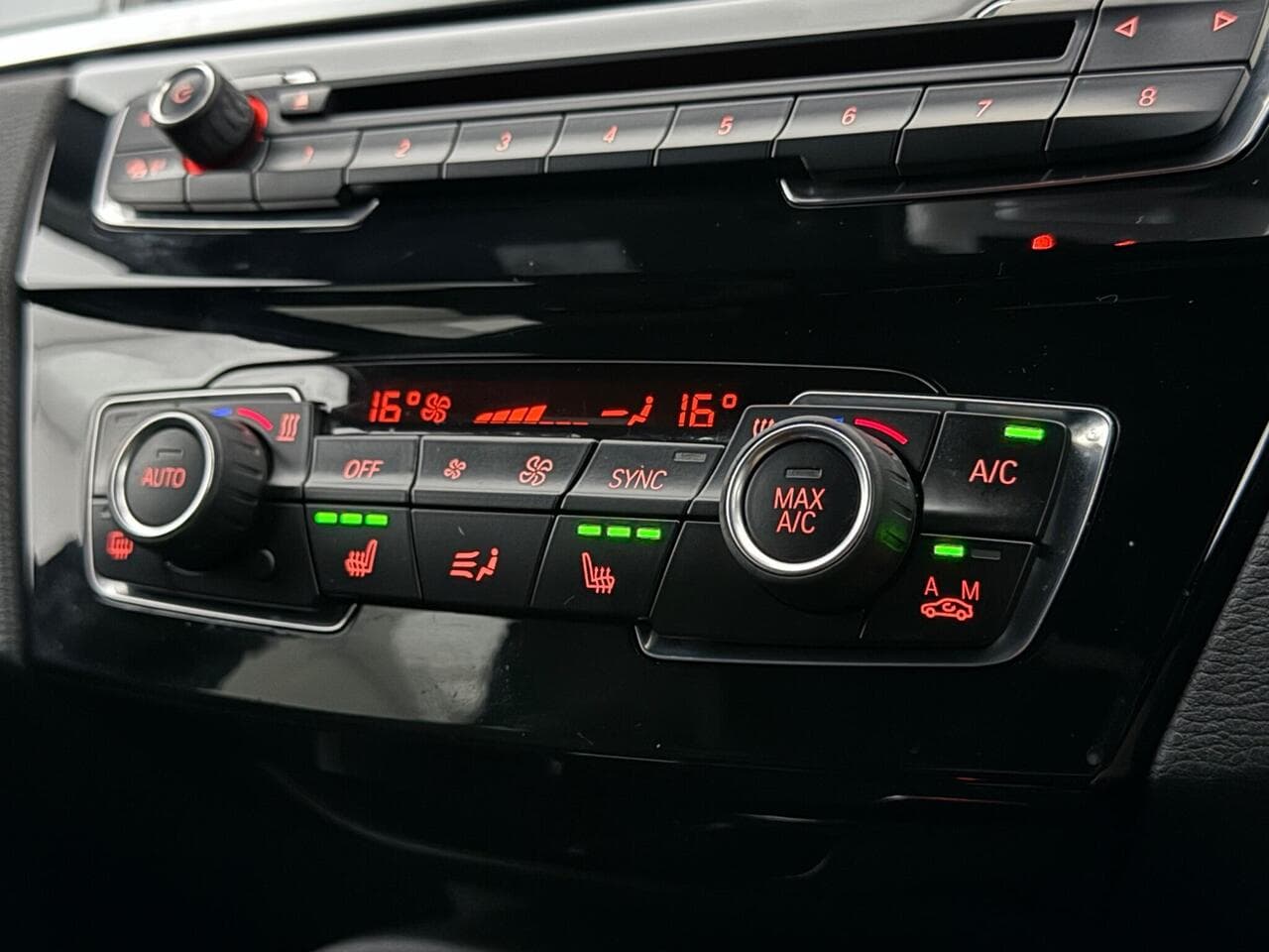 BMW X1 thumbnail Interior Front