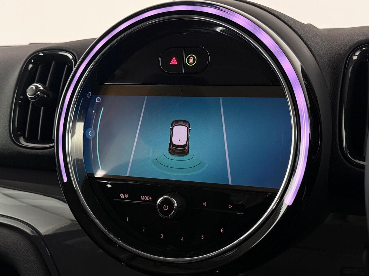 MINI Countryman thumbnail Infotainment System