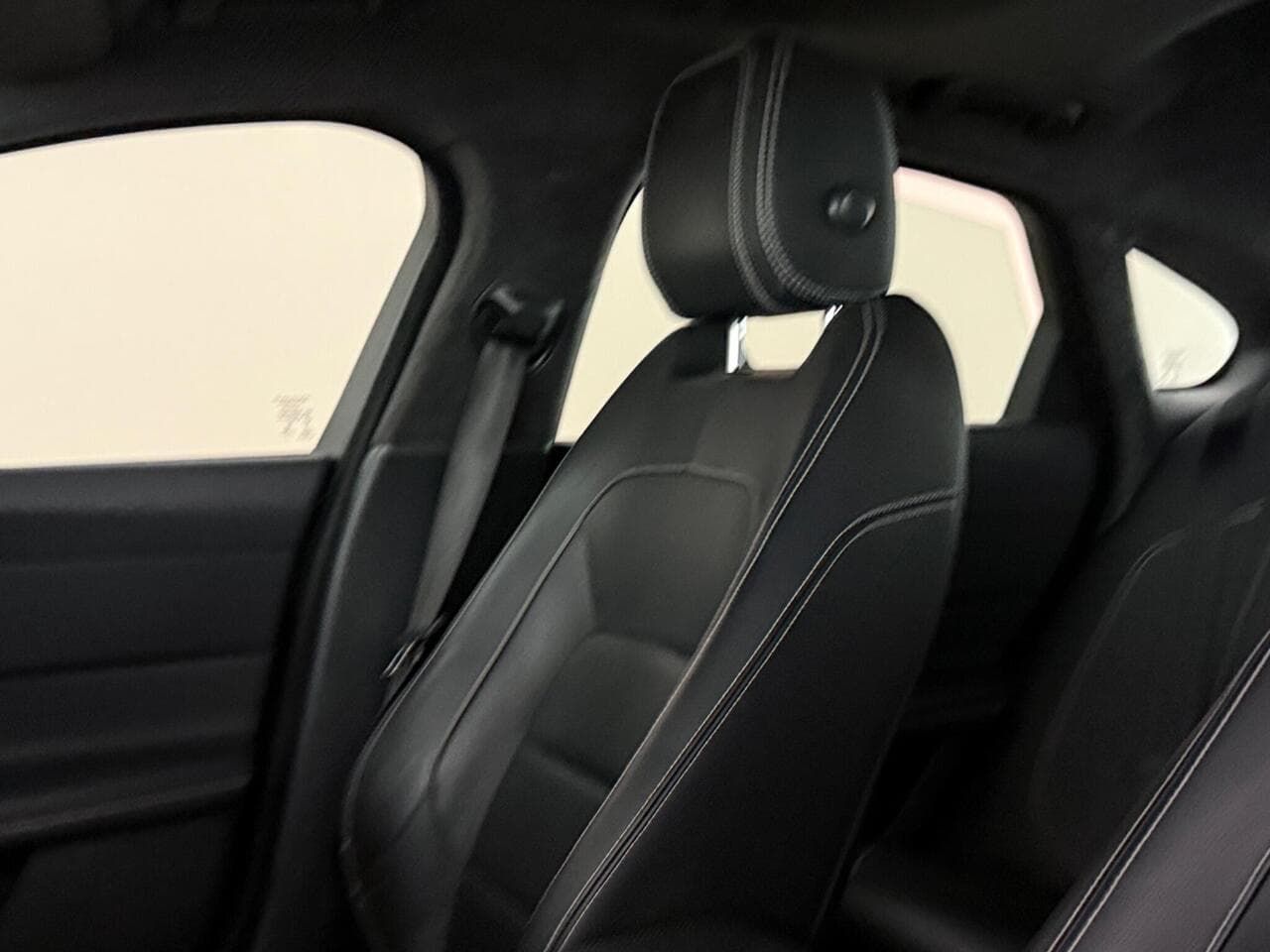Jaguar XF thumbnail Seat Front Passenger