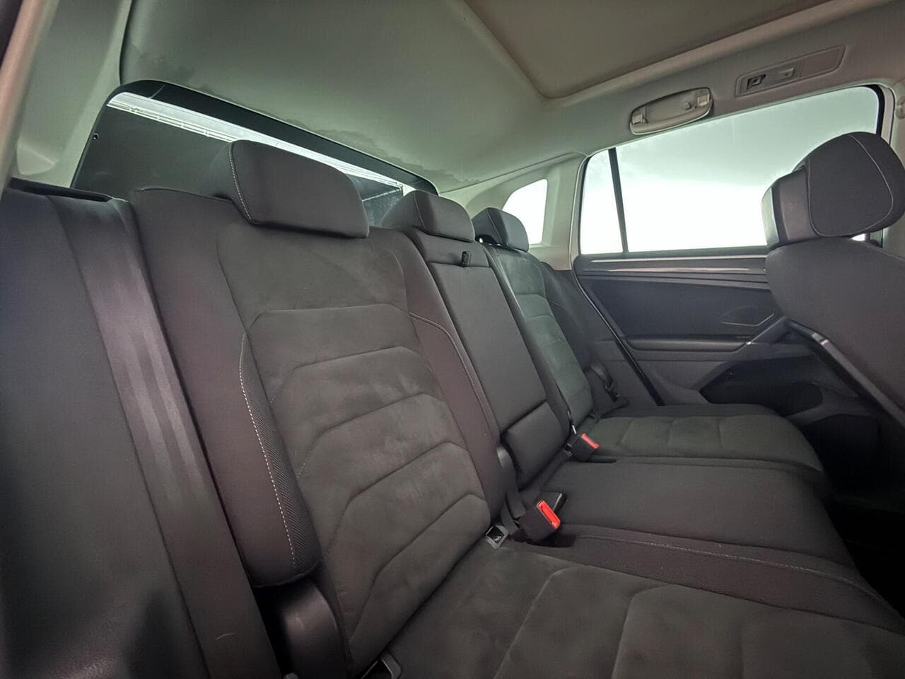 Volkswagen Tiguan thumbnail Seats Rear