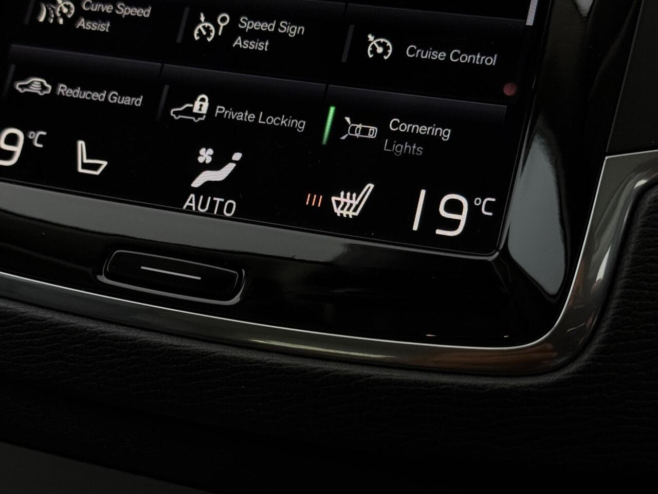 Volvo XC90 thumbnail Infotainment System