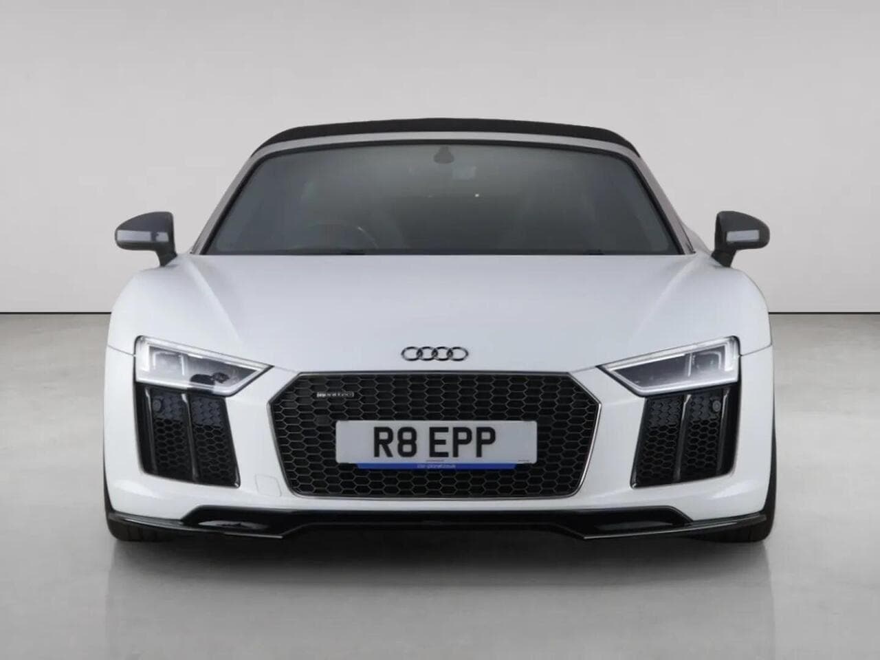Audi R8 thumbnail Front