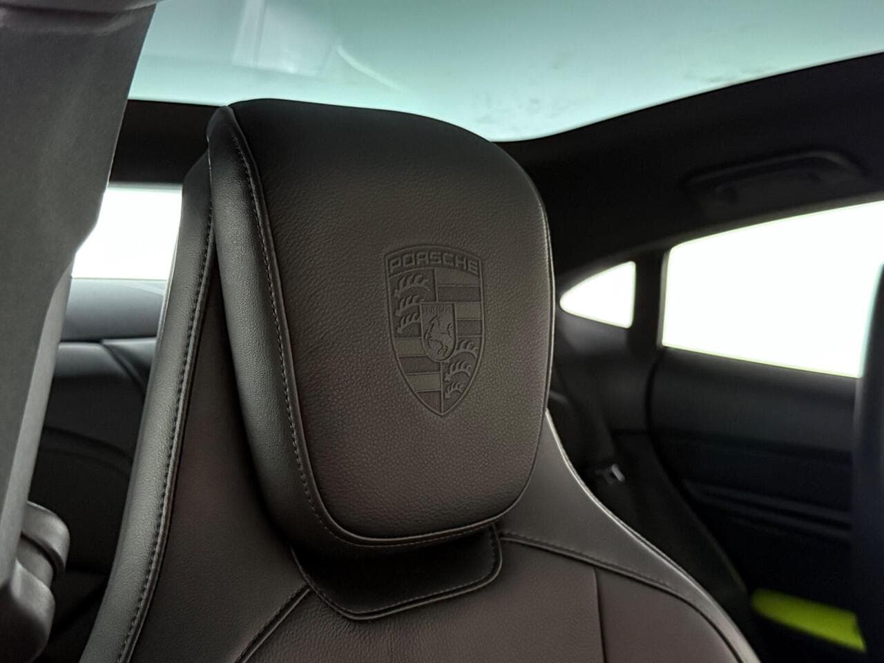 Porsche Taycan thumbnail Seat Driver