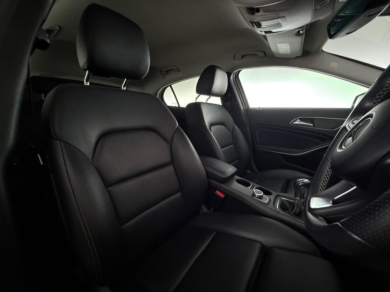Mercedes-Benz GLA thumbnail Seat Driver