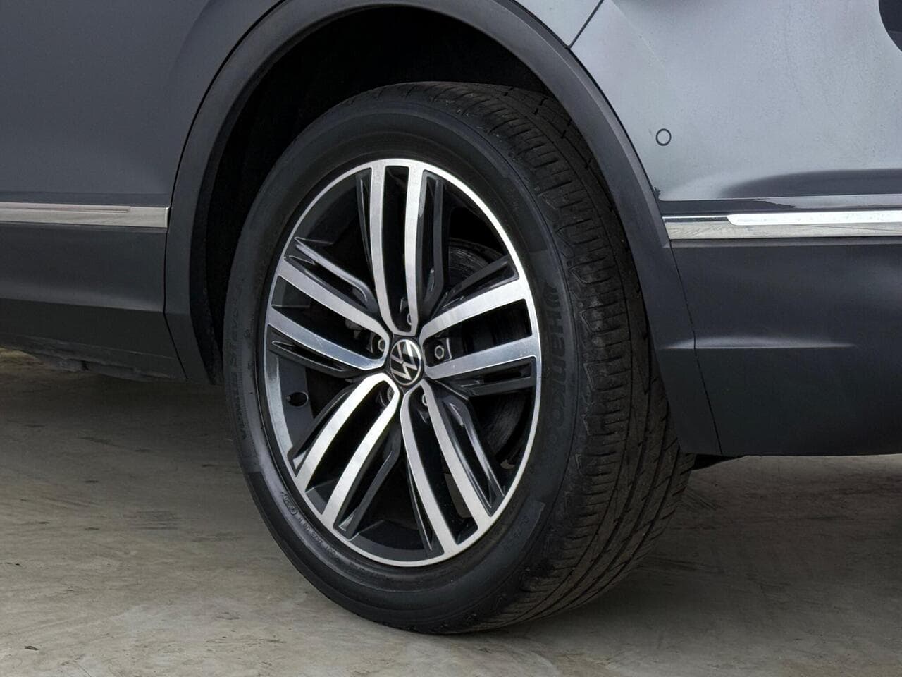 Volkswagen Tiguan thumbnail Wheel