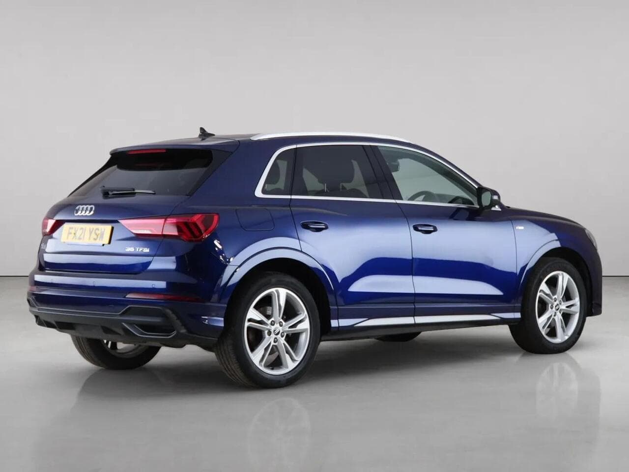 Audi Q3 thumbnail Rear Right