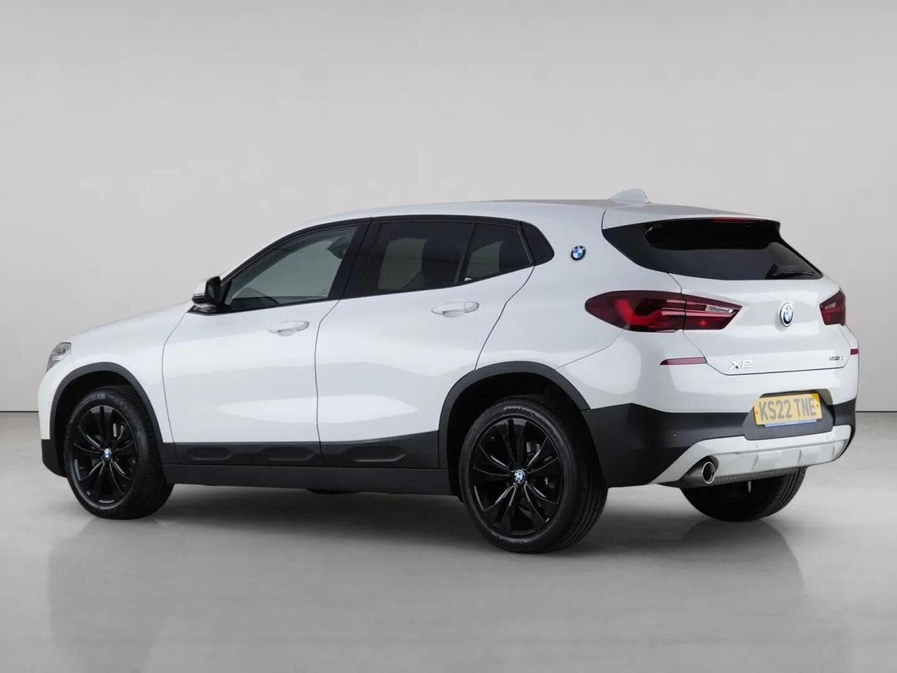 BMW X2 thumbnail Side Left