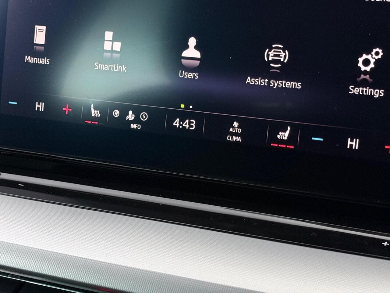 Skoda Octavia thumbnail Infotainment System