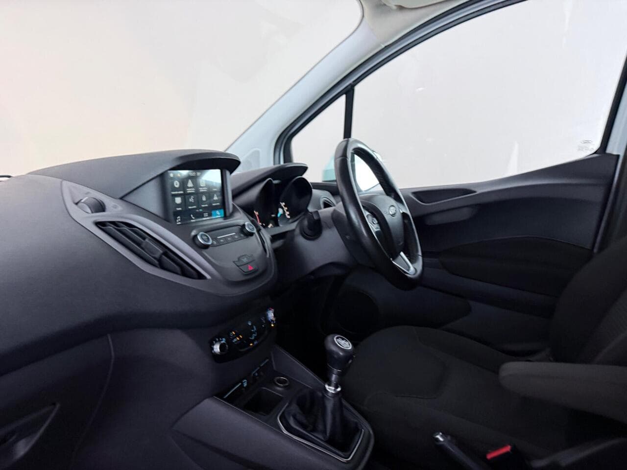 Ford Transit Courier thumbnail Interior Front