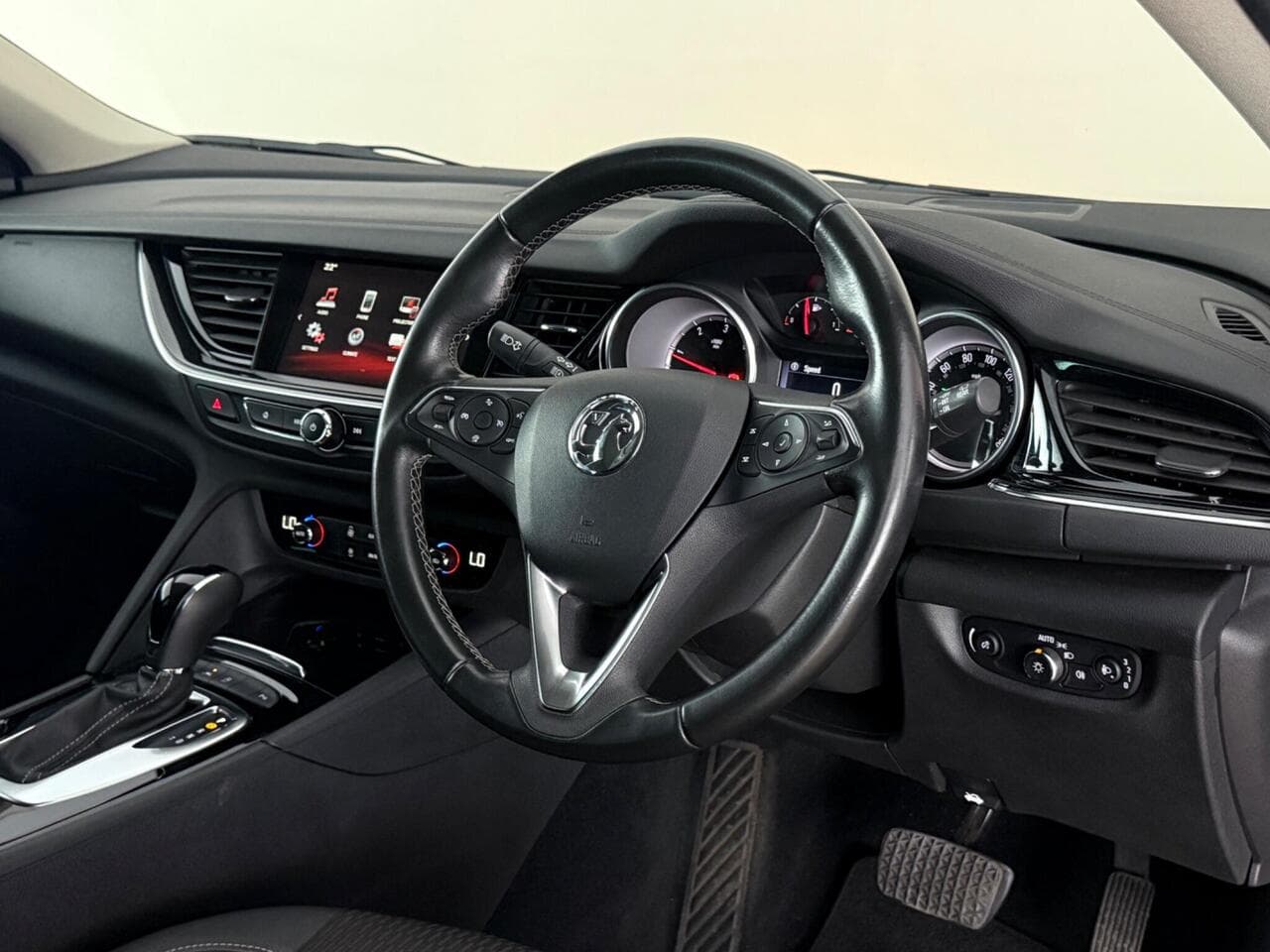 Vauxhall Insignia thumbnail Steering Wheel
