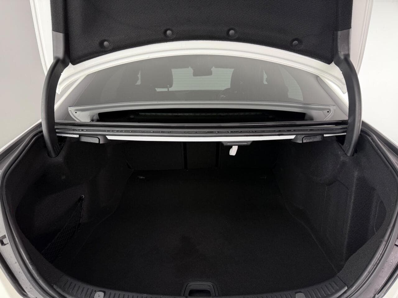 Mercedes-Benz E Class thumbnail Boot