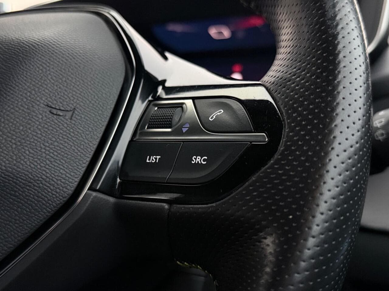 Peugeot 2008 thumbnail Misc Controls