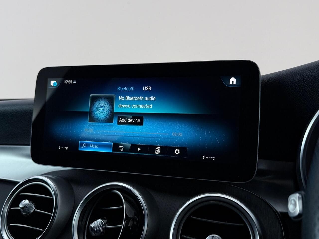 Mercedes-Benz GLC thumbnail Infotainment System