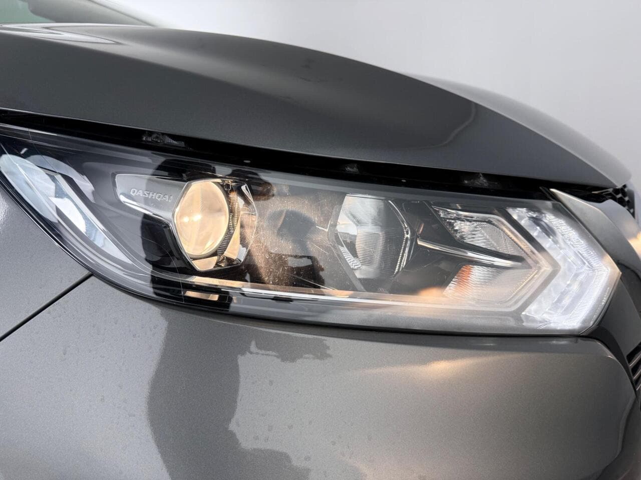 Nissan Qashqai thumbnail Lights Front