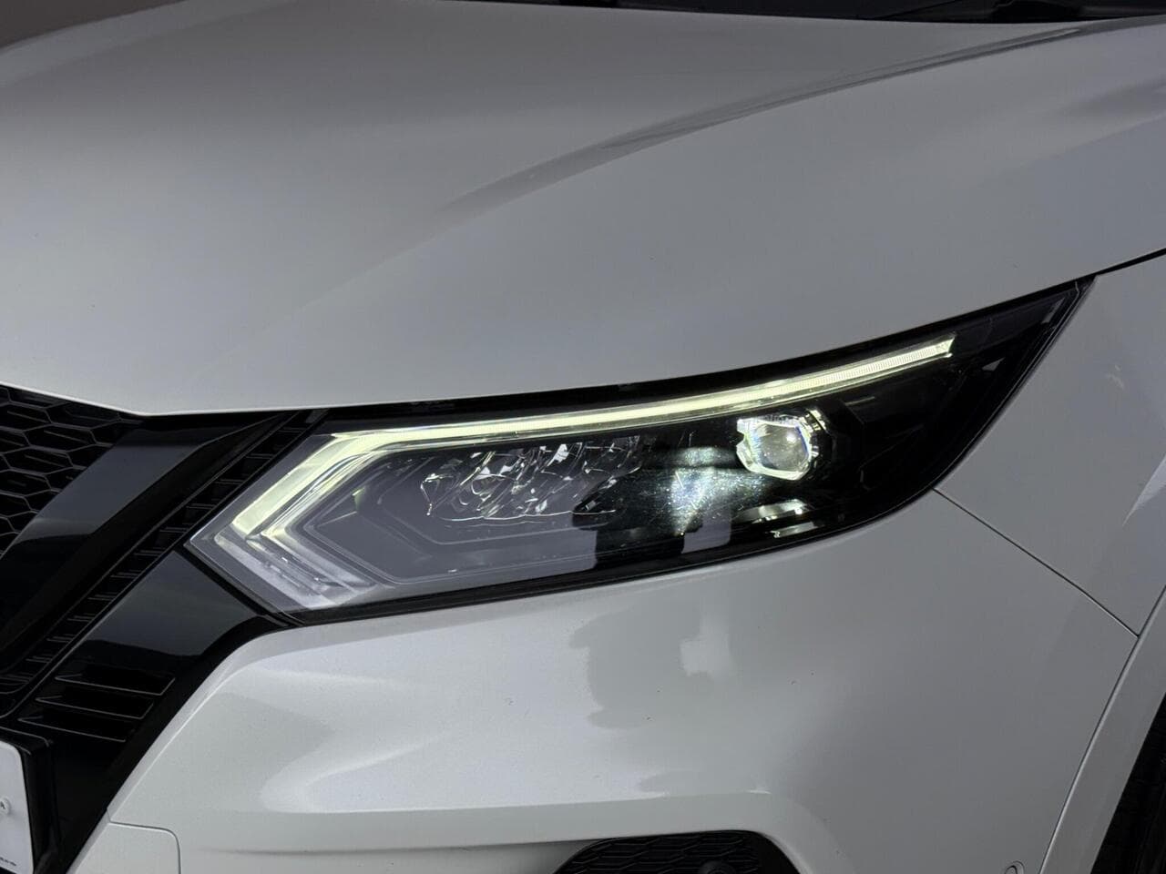 Nissan Qashqai thumbnail Lights Front