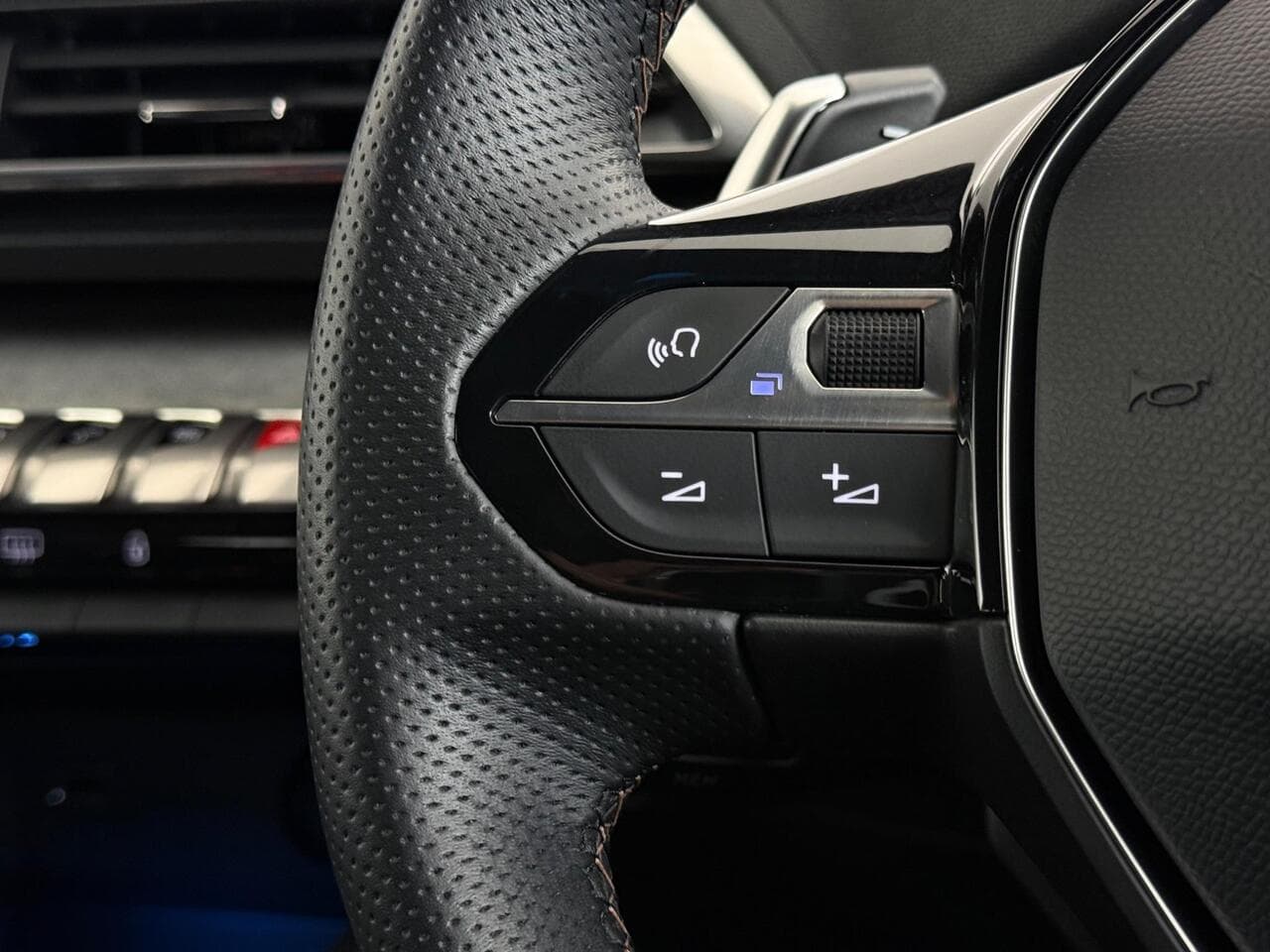 Peugeot 3008 thumbnail Misc Controls