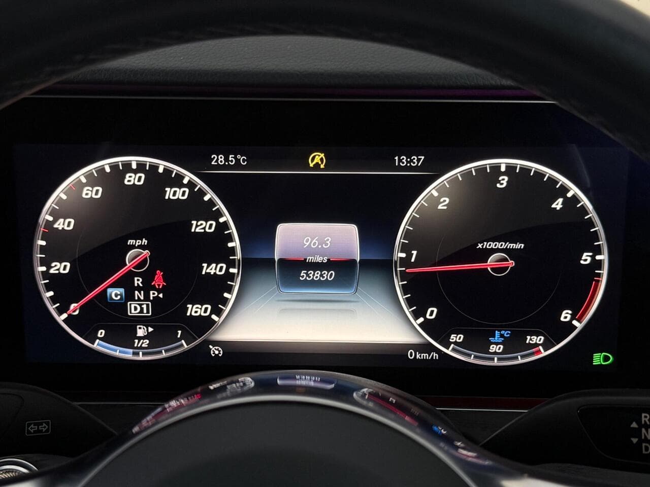 Mercedes-Benz E Class thumbnail Driver Instruments